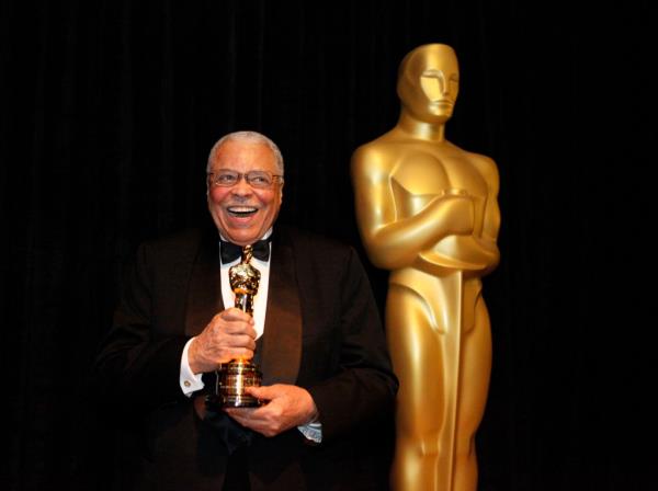 James Earl Jo<em></em>nes with his ho<em></em>norary Oscar at the 84th Annual Academy Awards show.