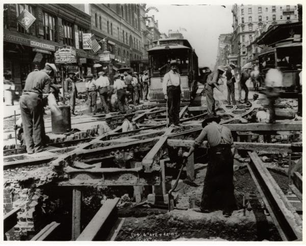 Co<em></em>nstruction at 4th Avenue and 42nd Street in Manhattan, circa 1900.