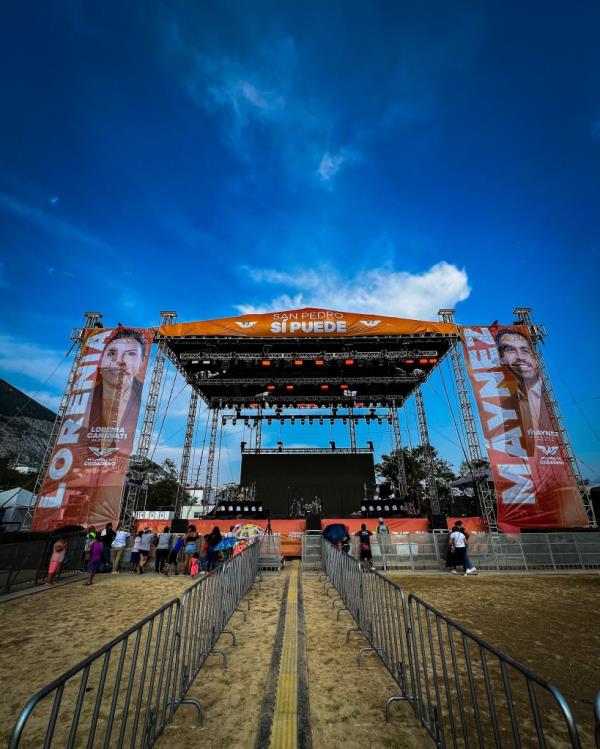 Canavati shared an image of the giant stage in the hours before the rally, which showed that the roof of the structure was held by eight beams.