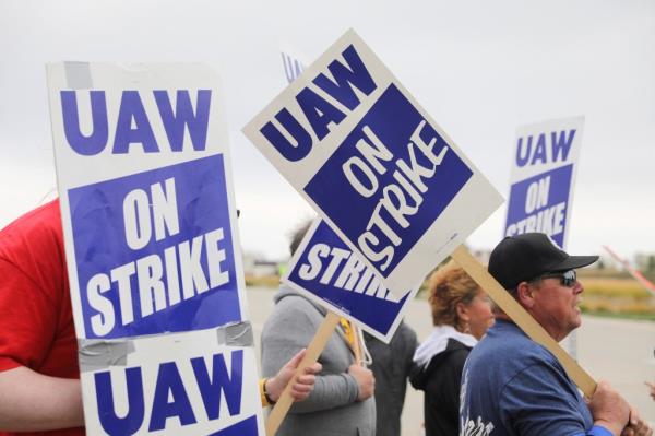 Striking members of the United Auto Workers (UAW) picket at the Deere & Co. farm equipment plant before a visit by U.S. Agriculture Secretary Tom Vilsack in Ankeny, Iowa, U.S. October 20, 2021. 