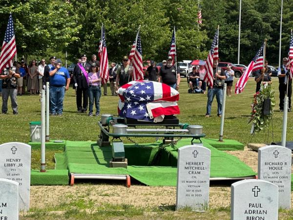 Hundreds of strangers attended the funeral of US Marine veteran Gery Brooks who died alone at a Maine nursing home.