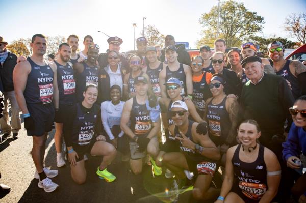 Tom Donlon, Tarik Sheppard, and other members of the NYPD Running Club posing for a photo before the start of a marathon