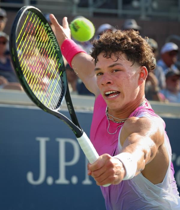 Ben Shelton [13] (USA) returns a volley against Roberto Bautista Agut (ESP) on The Grandstand during day 3 of the US Open the Wednesday, August 28, 2024 at USTA Billie Jean King Natio<em></em>nal Tennis Center in Flushing, NY.