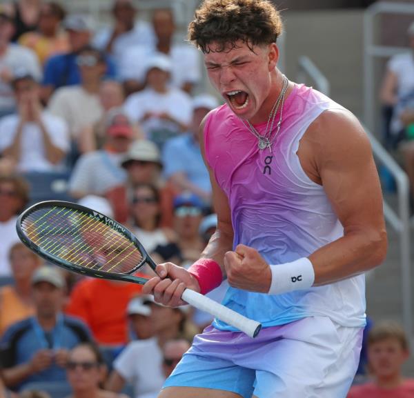 Ben Shelton [13] (USA) reacts against Roberto Bautista Agut (ESP) on The Grandstand during day 3 of the US Open the Wednesday, August 28, 2024 at USTA Billie Jean King Natio<em></em>nal Tennis Center in Flushing, NY. 