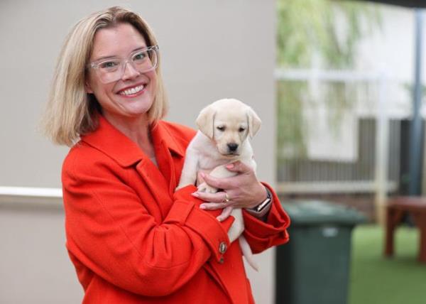 It was a ruff day for Local Government Minister Hannah Beazley who met with the pack to diligently inspect the paws of each pup.</p>

<p>　　