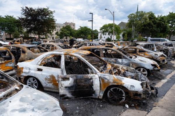 August 27, 2020: Kenosha, WI-</p>

<p>　　Cars damaged by protestors in a used car lot in downtown Kenosha. 