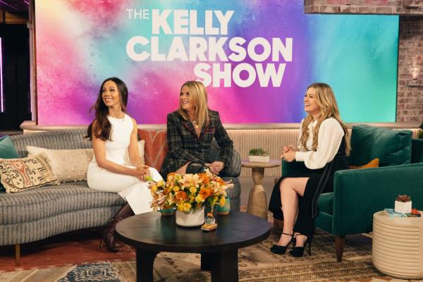 Jenna Bush Hager and her sister, Barbara Bush sat down with country singer Kelly Clarkson on 