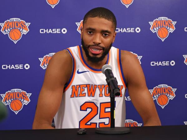 New York Knicks Mikal Bridges (25) speaks during New York Knicks Media Day Press Co<em></em>nferences Monday, September 30, 2024 at Madison Square Garden Training Center in Greenburgh, NY. 