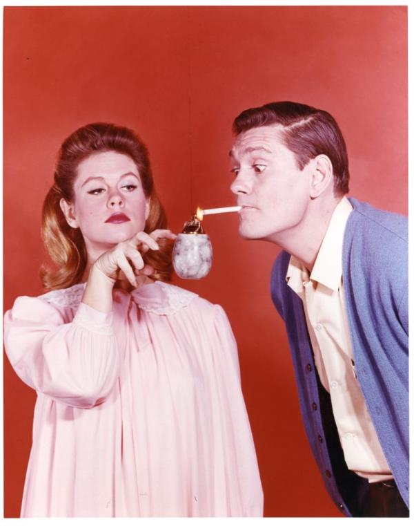 Elizabeth Mo<em></em>ntgomery as Samantha Stephens and Dick York as Darrin Stephens in the television series 'Bewitched', circa 1965