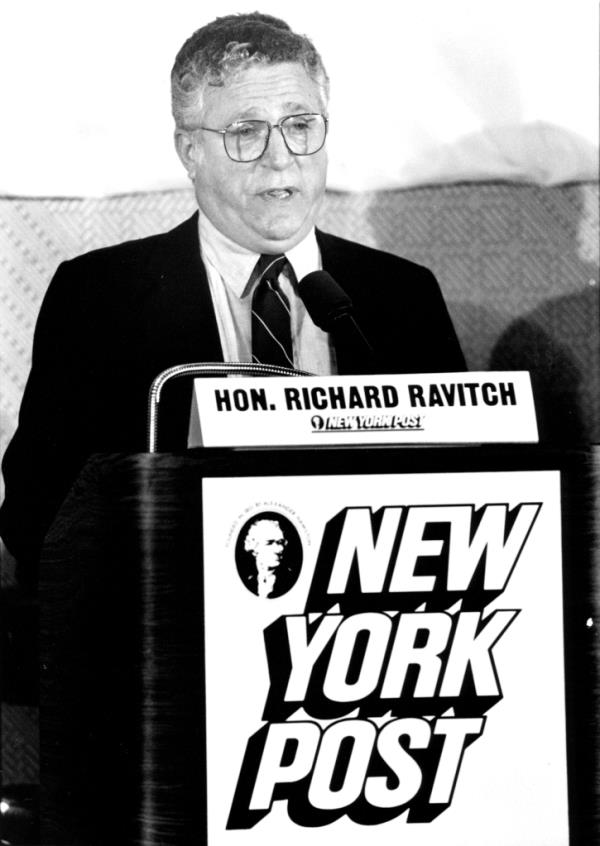 Richard Ravitch pictured at a Post lectern in July 26, 1989