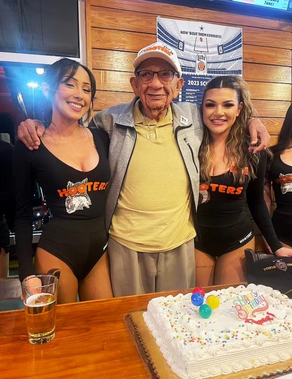 101-year-old Harry Perez Cerezo celebrating his birthday at an El Paso Hooters.