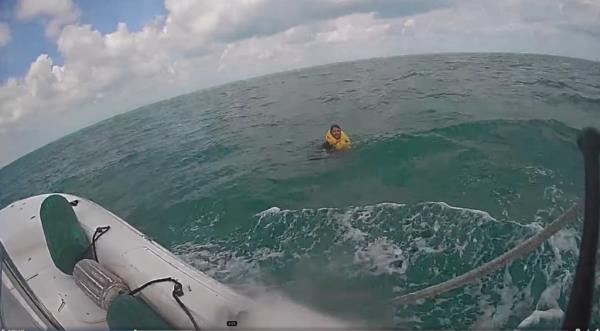 Dramatic video captures Florida man's rescue after plane crashes into Gulf of Mexico.