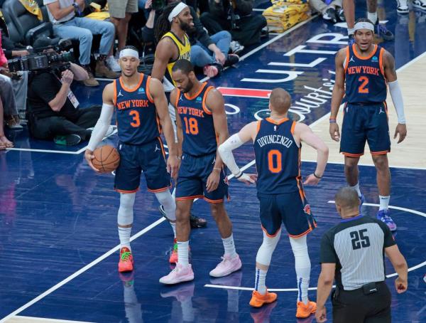 Josh Hart #3, Alec Burks #18, Do<em></em>nte DiVincenzo #0, and Miles McBride #2 of the New York Knicks react on the court during the second quarter.