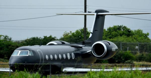 Sean Combs' all-black G550 Gulfstream jet