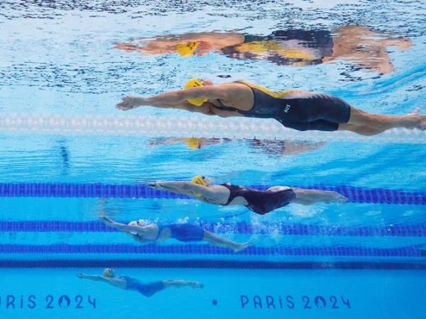 NANTERRE, FRANCE - JULY 29: Kaylee McKeown of Team Australia competes in the Women’s 100m Backstroke Semifinals on day three of the Olympic Games Paris 2024 at Paris La Defense Arena on July 29, 2024 in Nanterre, France. (Photo by Maddie Meyer/Getty Images)