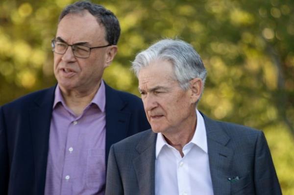 Fed chief Jerome Powell (right) with Andrew Bailey, governor of the Bank of England.