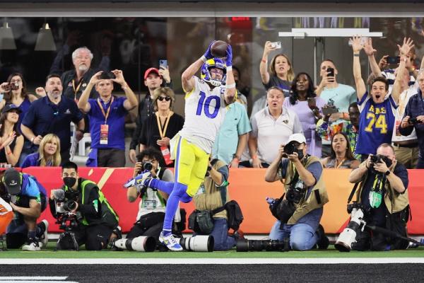 Cooper Kupp #10 of the Los Angles Rams against the Cincinnati Bengals catches a pass during the 2022 Super Bowl at SoFi Stadium