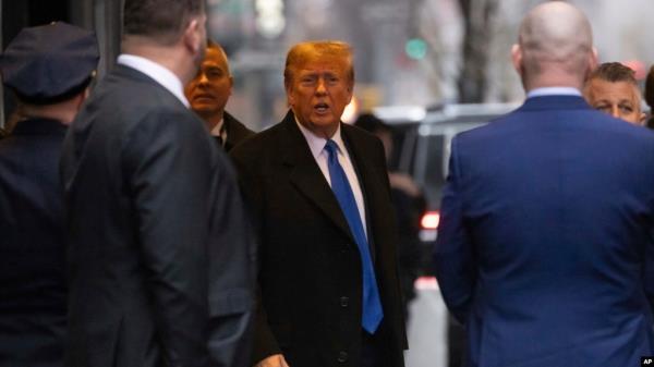 Former US President Do<em></em>nald Trump leaves his apartment building in New York, Jan. 25, 2024.