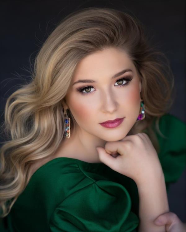 Maddie McKenney, Miss River City